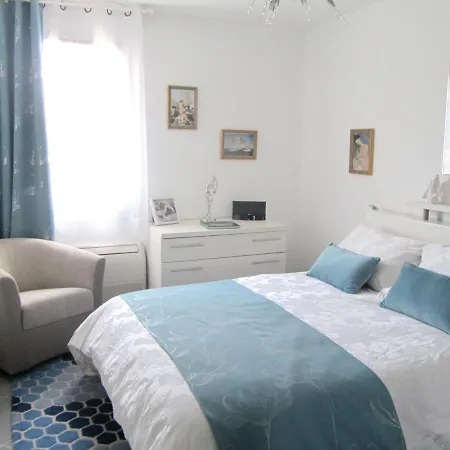 De 2 Chambres Avec Jardin Clos Et Wifi A Rousse A 1 Km De La Plage * L'Ile-Rousse (Corsica)
