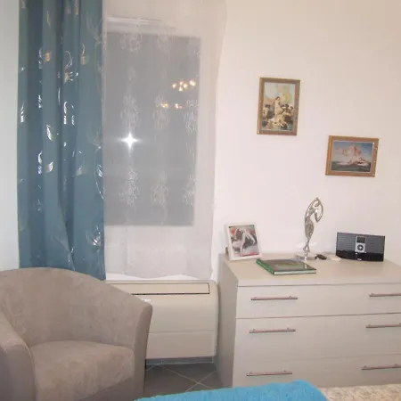 De 2 Chambres Avec Jardin Clos Et Wifi A Rousse A 1 Km De La Plage * L'Ile-Rousse (Corsica)
